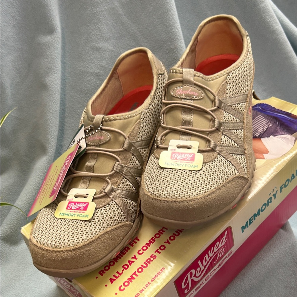 Skechers Beige Relaxed Fit Sneakers with Memory Foam Sz 8-1/2 - Picture 2 of 5